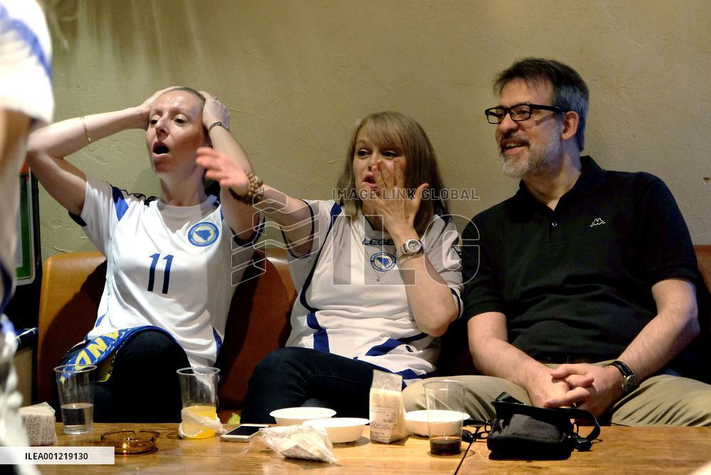 Bosnian, Serbian envoys cheer for Bosnia and Herzegovina