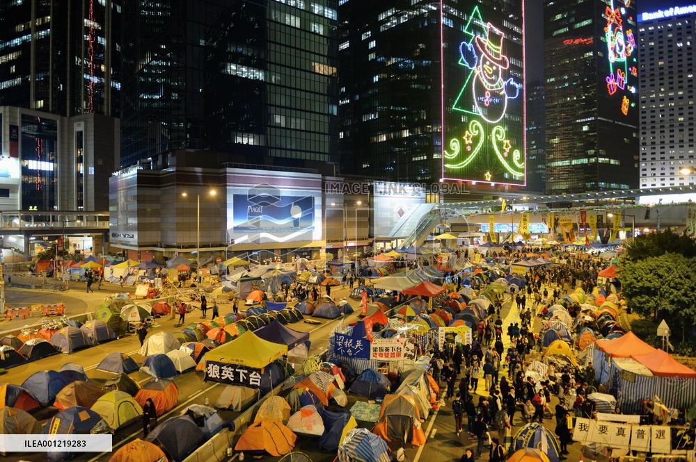 H.K. police to clear pro-democracy occupation site