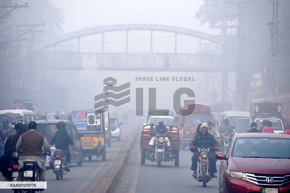 PAKISTAN-LAHORE-WEATHER-FOG