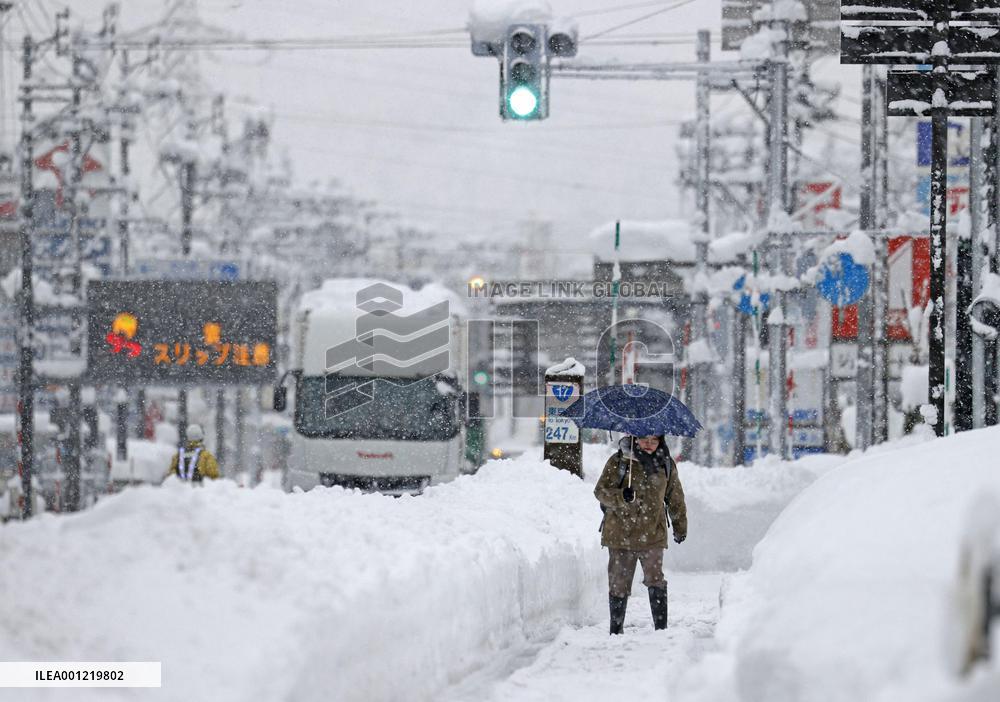 Heavy snow in Niigata