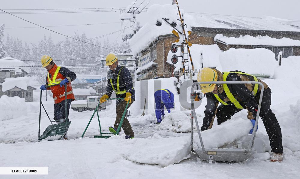 Heavy snow in Niigata