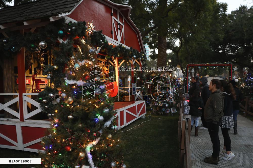 U.S.-SAN JOSE-CHRISTMAS-DECORATION