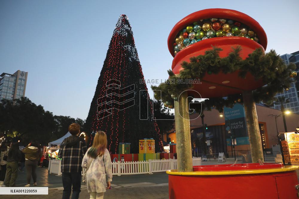 U.S.-SAN JOSE-CHRISTMAS-DECORATION