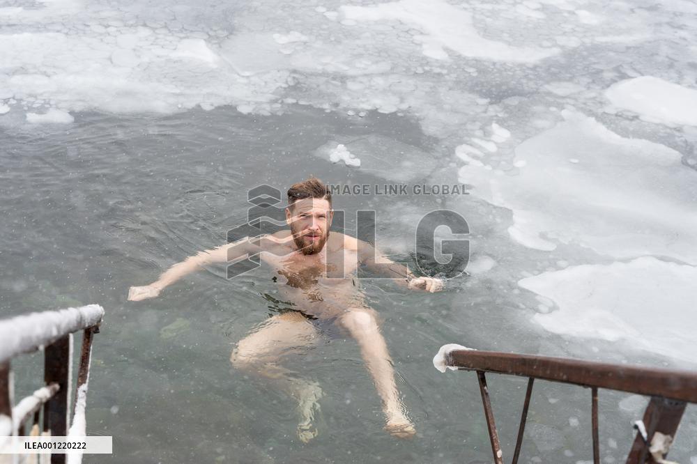 (SP)RUSSIA-VLADIVOSTOK-WINTER SWIMMERS