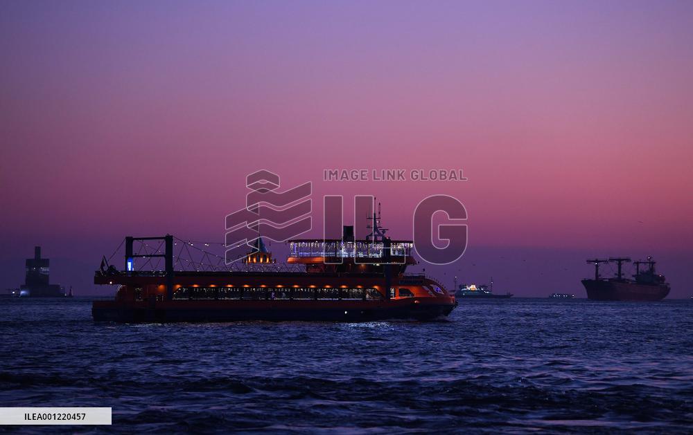 TÜRKIYE-ISTANBUL-SUNSET