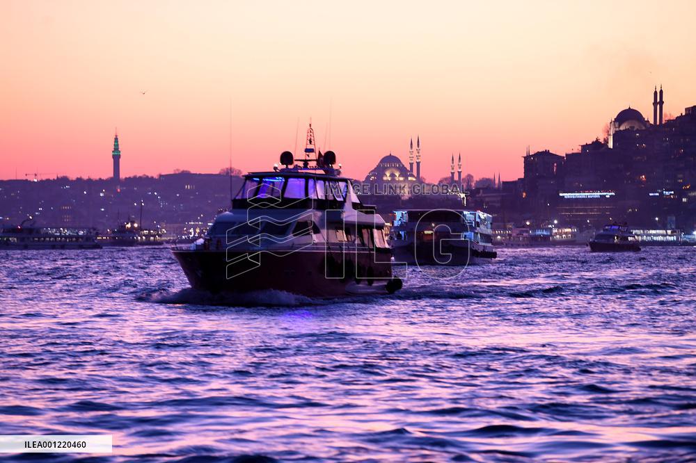 TÜRKIYE-ISTANBUL-SUNSET