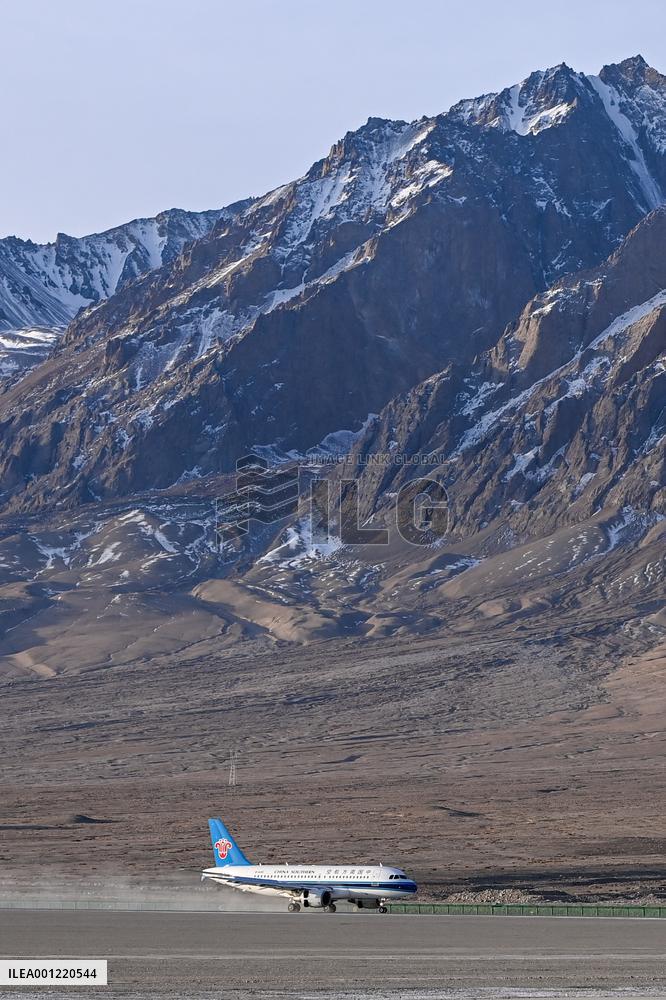 CHINA-XINJIANG-HIGH PLATEAU AIRPORT-OPERATIONS (CN)