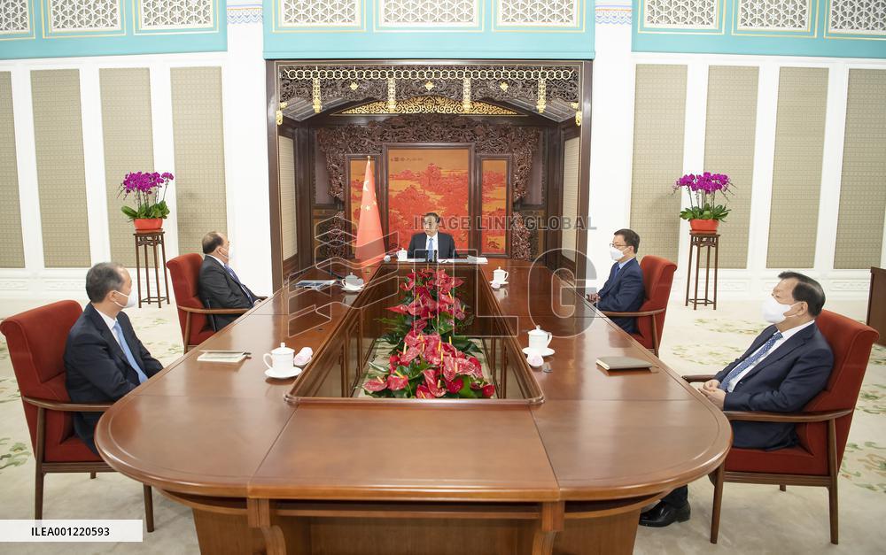 CHINA-BEIJING-LI KEQIANG-MACAO SAR-HO IAT SENG-MEETING (CN)