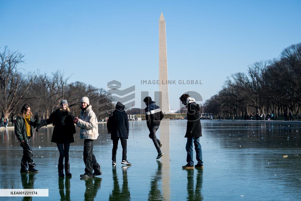 U.S.-WASHINGTON, D.C.-COLD CHRISTMAS