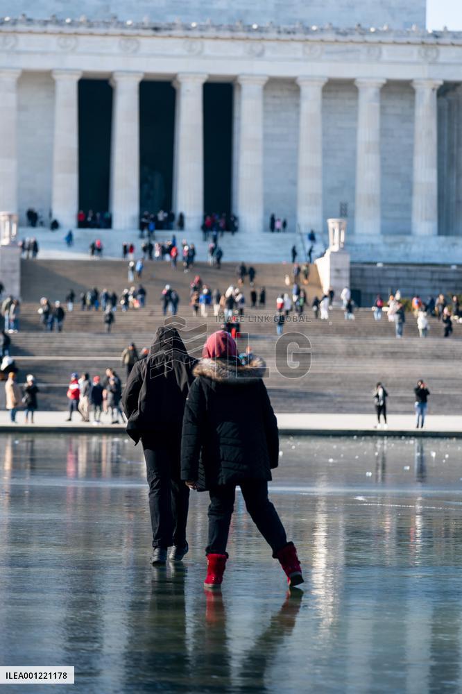 U.S.-WASHINGTON, D.C.-COLD CHRISTMAS