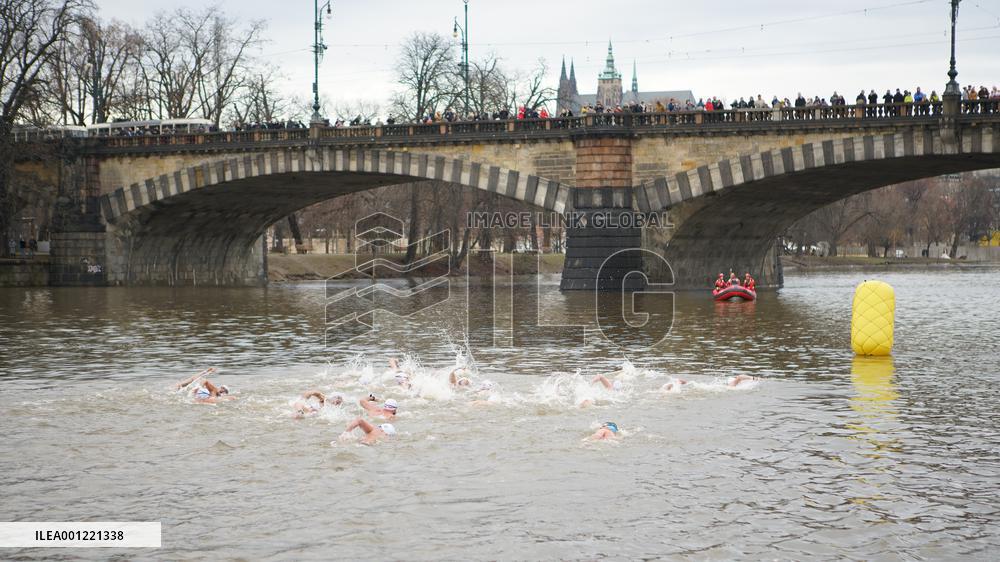 CZECH REPUBLIC-PRAGUE-CHRISTMAS-SWIMMING