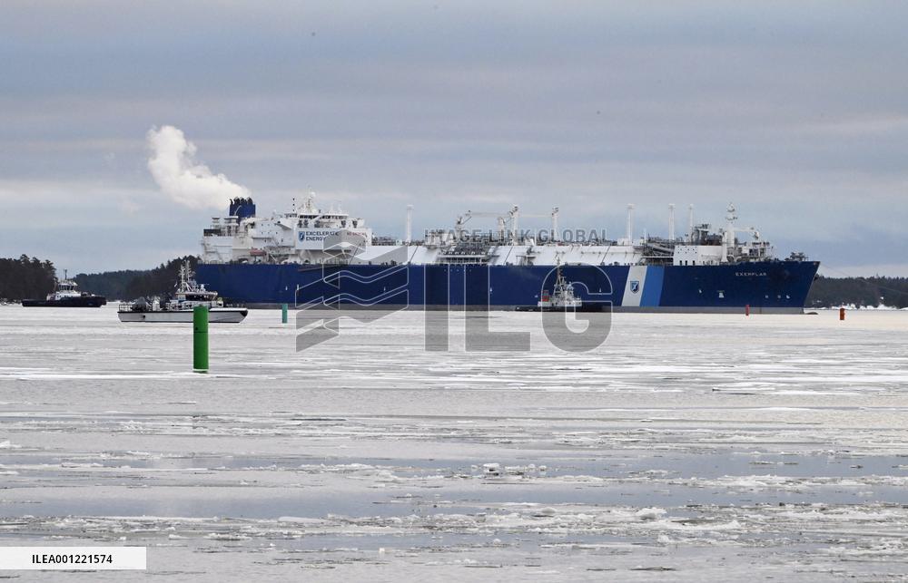 The floating LNG terminal FSRU Exemplar