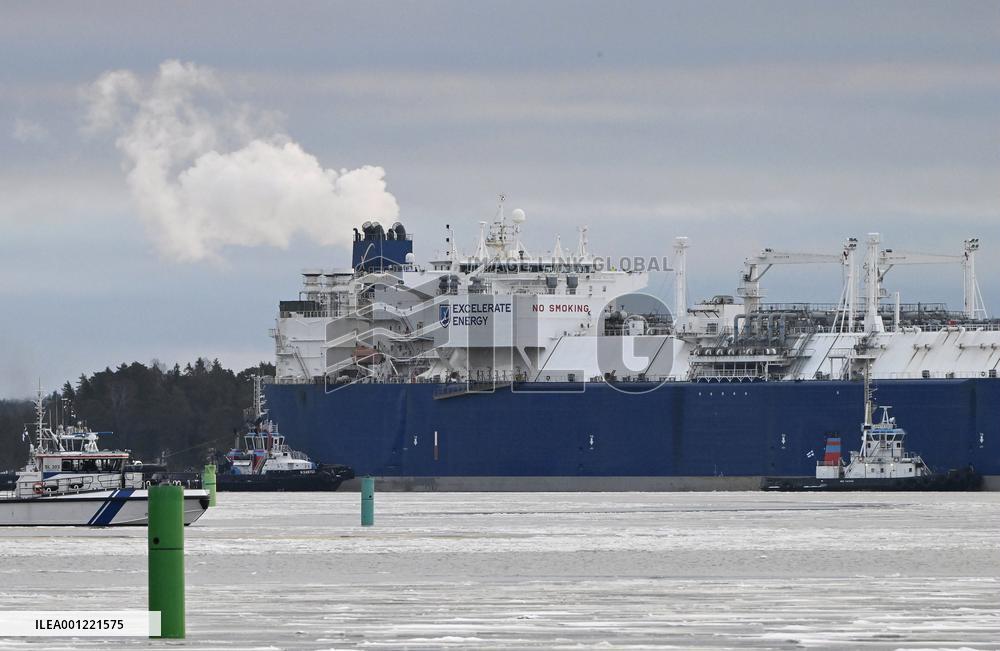 The floating LNG terminal FSRU Exemplar