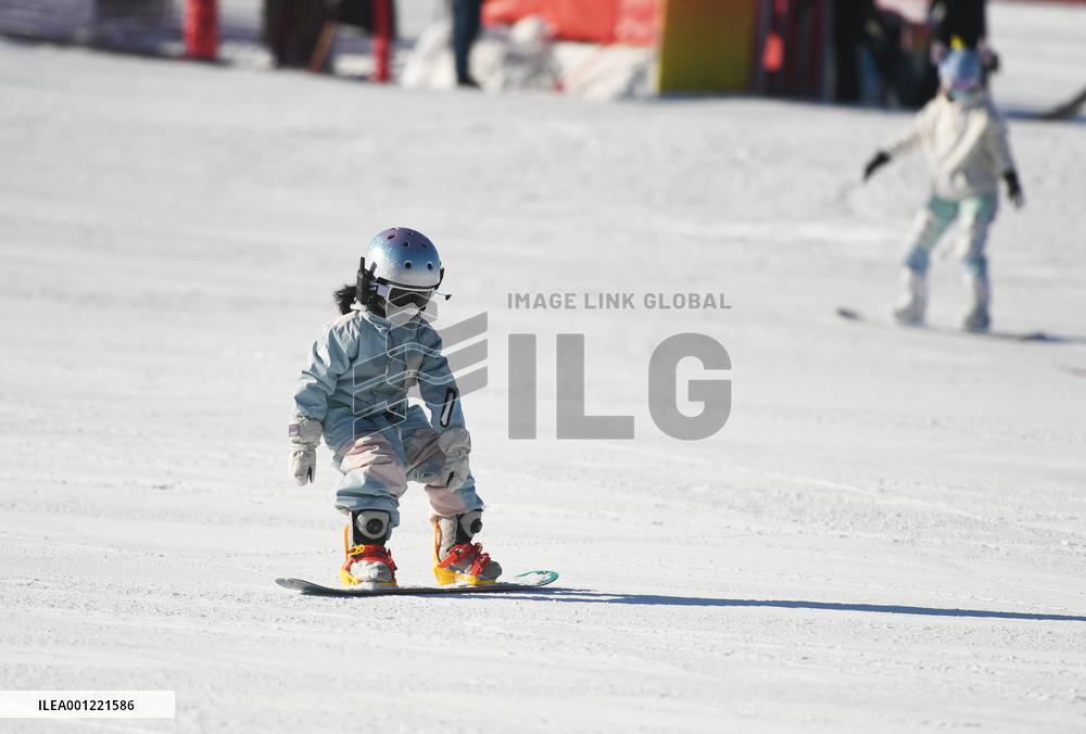 (SP)CHINA-BEIJING-SKI SEASON-WINTER SPORTS (CN)