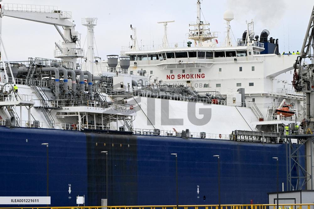 The floating LNG terminal FSRU Exemplar
