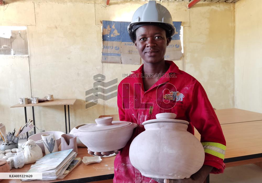 NAMIBIA-ONDANGWA-POTTERY-MAKING ART-MODERNIZATION-ENTREPRENEUR