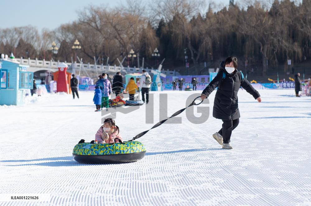 CHINA-BEIJING-PARK-ICE AND SNOW-AMUSEMENT (CN)