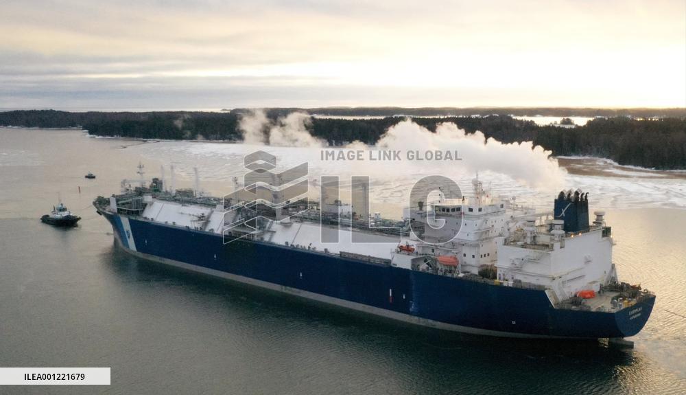 The floating LNG terminal FSRU Exemplar
