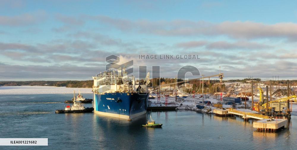 The floating LNG terminal FSRU Exemplar