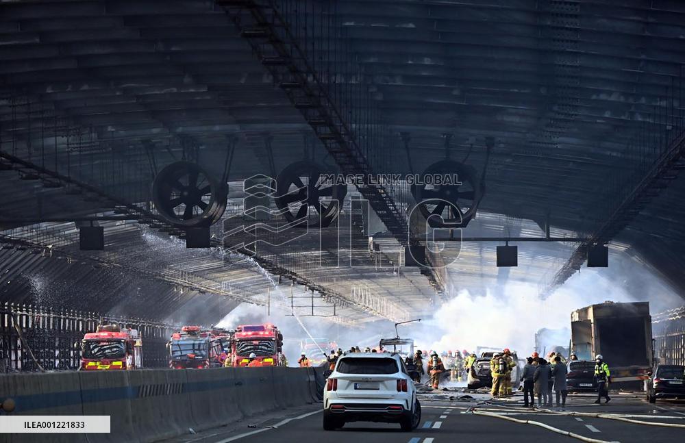 SOUTH KOREA-GWACHEON-EXPRESSWAY-FIRE