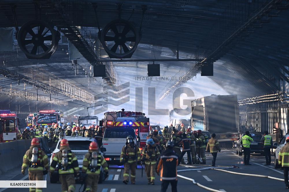 SOUTH KOREA-GWACHEON-EXPRESSWAY-FIRE