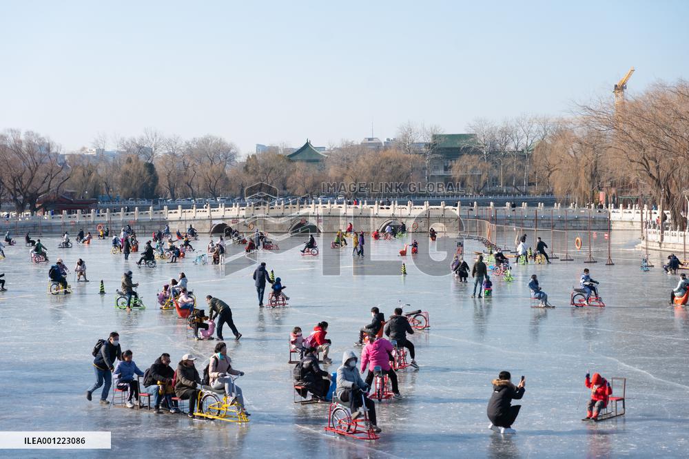 Xinhua Headlines: China sees New Year consumption recovery, eyes 2023 growth