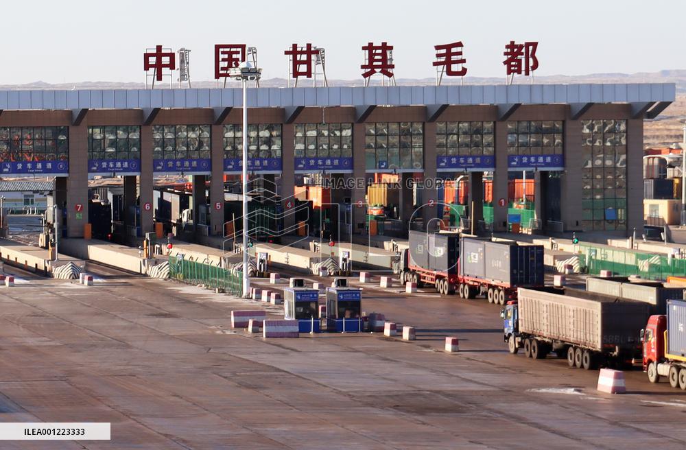 CHINA-INNER MONGOLIA-GANQMOD PORT-GOODS SHIPMENT (CN)