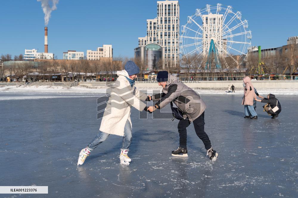 (SP)RUSSIA-VLADIVOSTOK-SPORTS GROUND ON FROZEN SEA