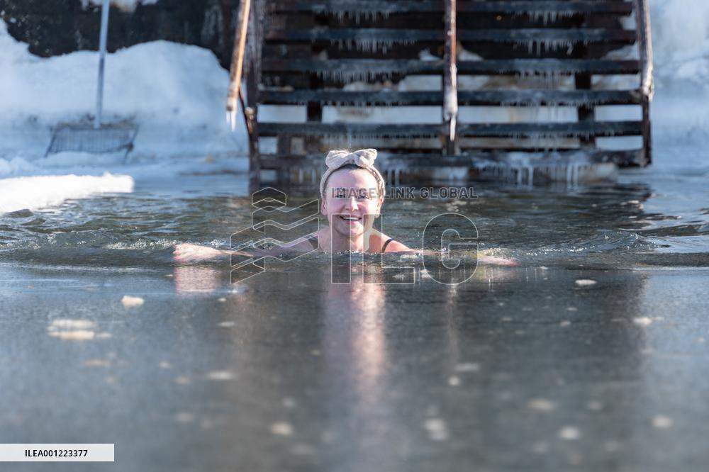 (SP)RUSSIA-VLADIVOSTOK-SPORTS GROUND ON FROZEN SEA
