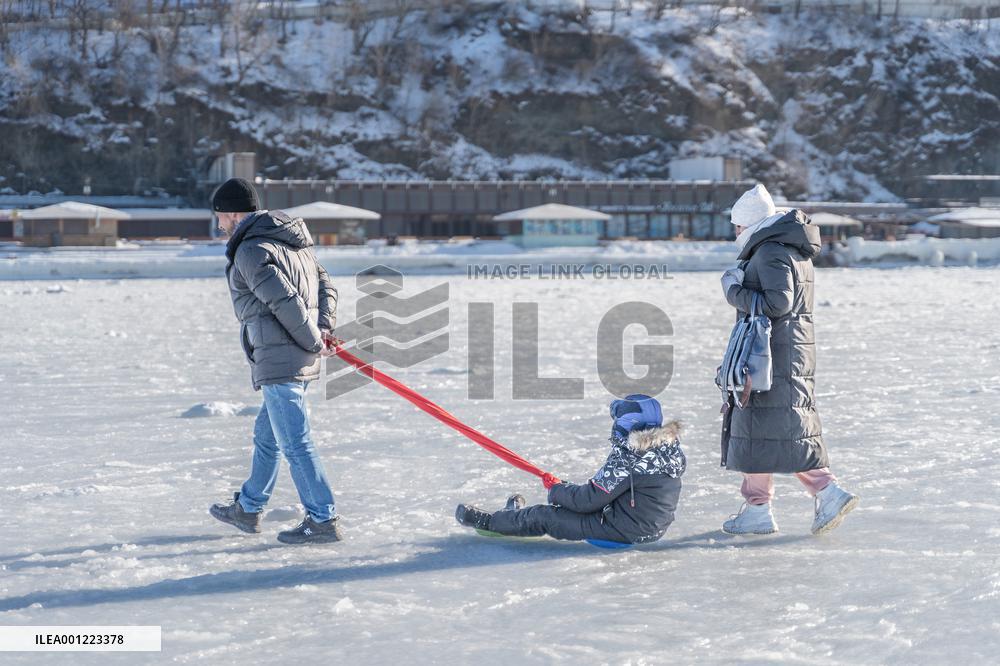 (SP)RUSSIA-VLADIVOSTOK-SPORTS GROUND ON FROZEN SEA