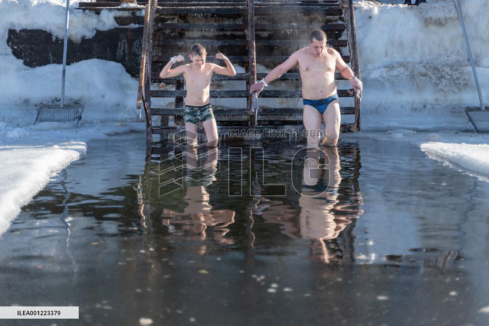 (SP)RUSSIA-VLADIVOSTOK-SPORTS GROUND ON FROZEN SEA