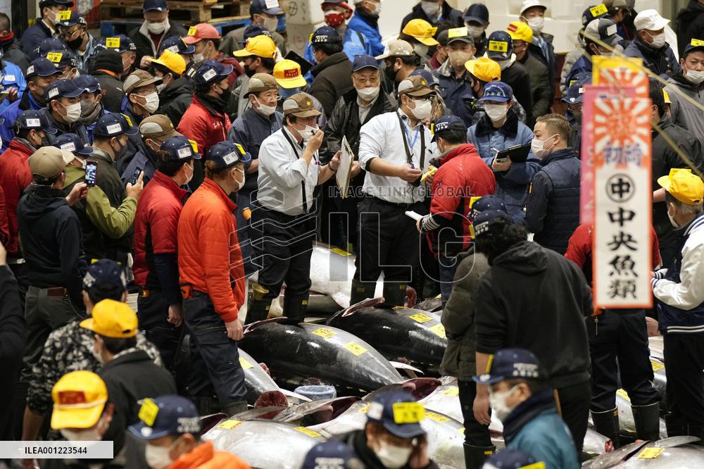 New Year tuna auction in Tokyo