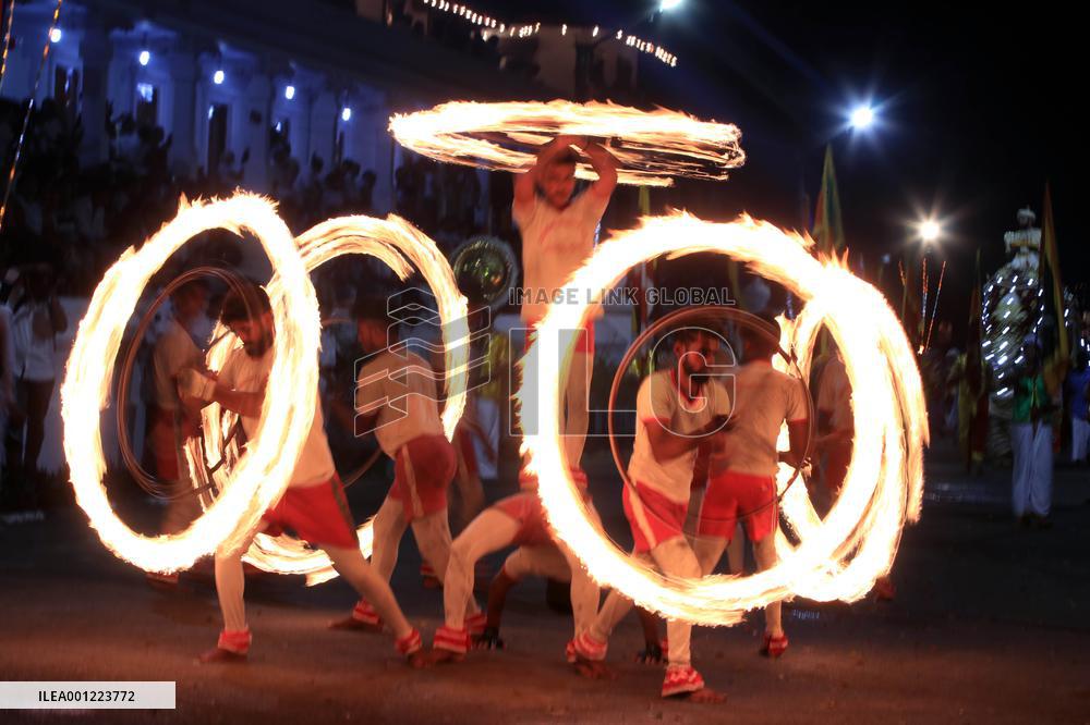 SRI LANKA-KELANIYA-PERAHERA FESTIVAL-CELEBRATION