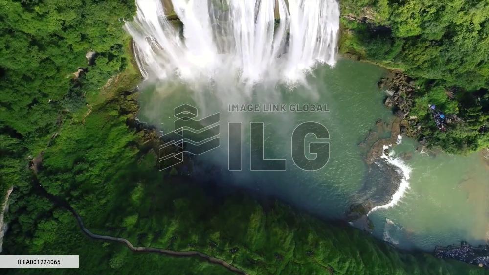 Spectacular scenery of China's Huangguoshu Waterfall