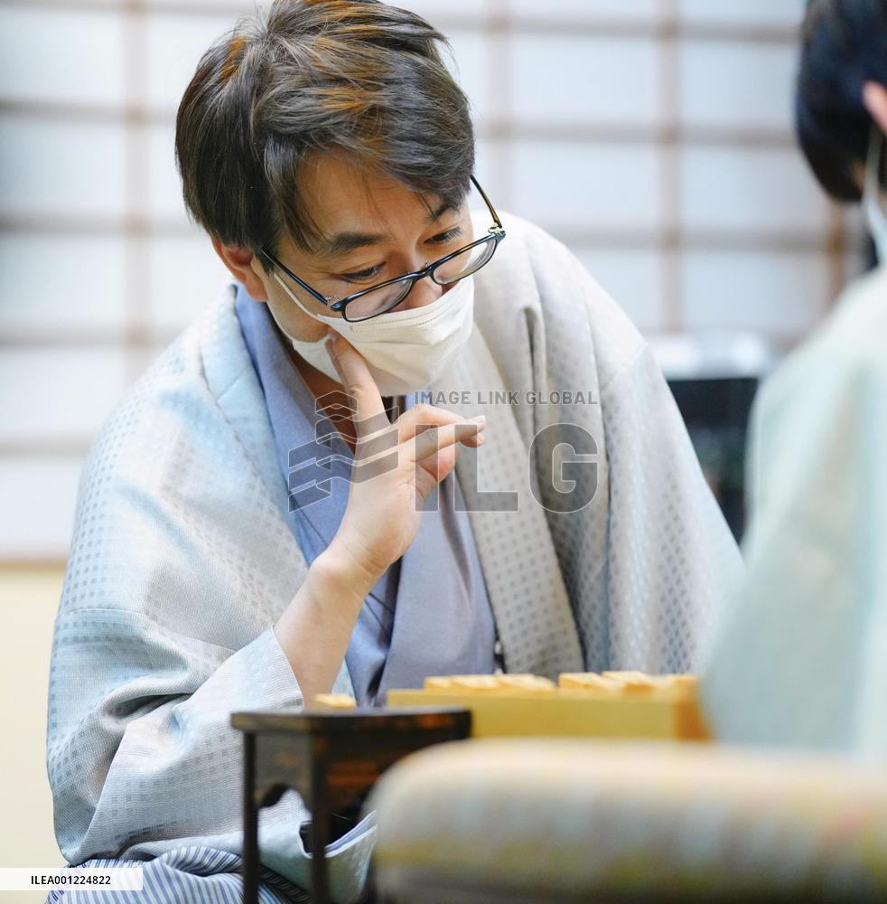Fujii wins Game 1 of shogi's Osho series