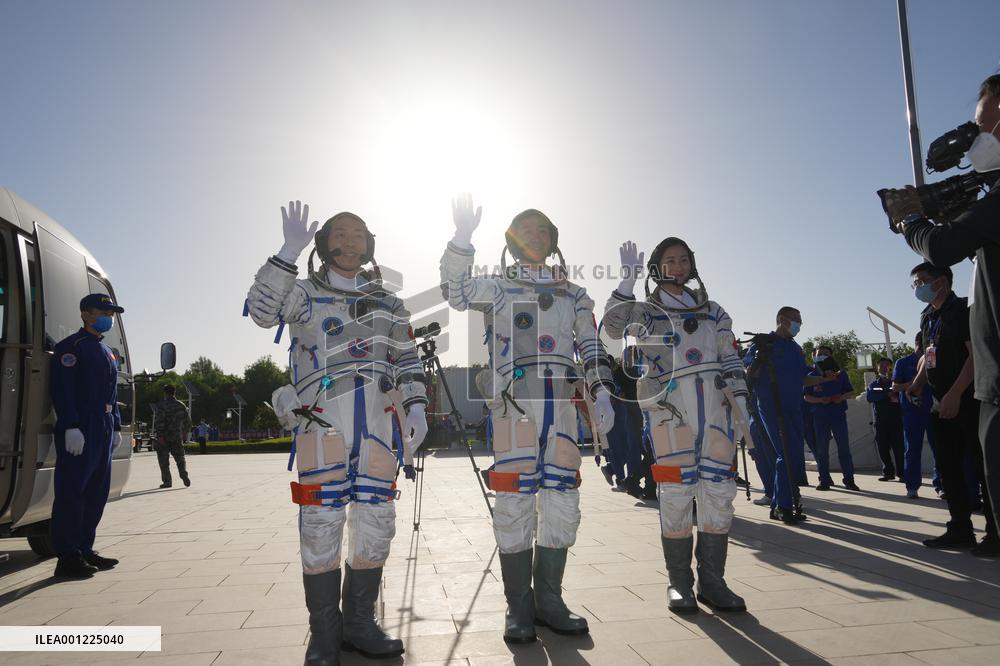 CHINA-JIUQUAN-SHENZHOU-14-ASTRONAUTS-SEE-OFF CEREMONY (CN)