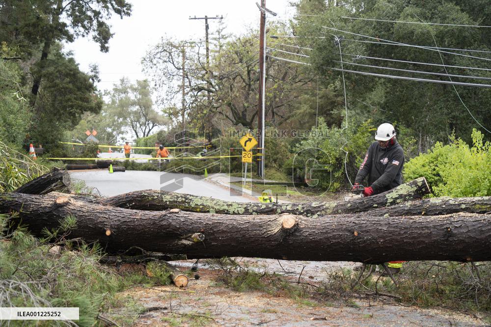 U.S.-CALIFORNIA-SAN MATEO-STORM-AFTERMATH