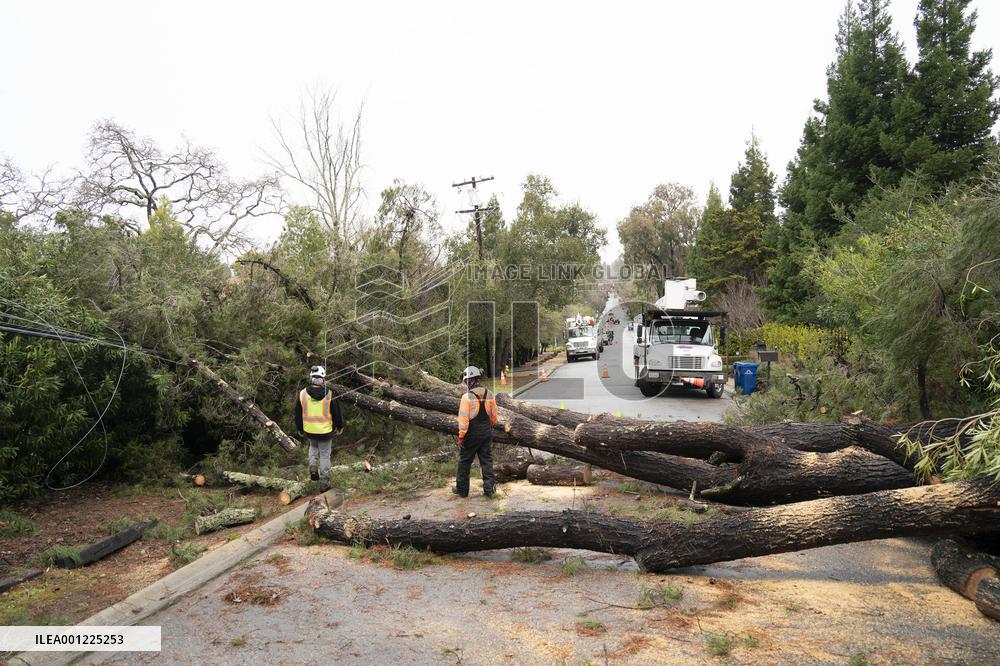 U.S.-CALIFORNIA-SAN MATEO-STORM-AFTERMATH