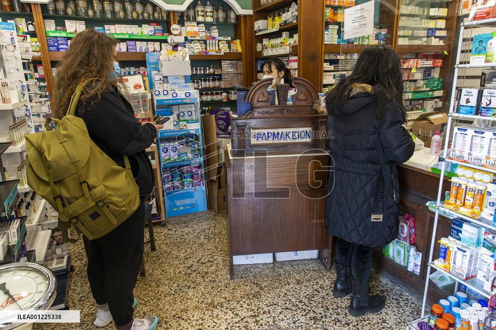 GREECE-ATHENS-MEDICINE-SHORTAGES