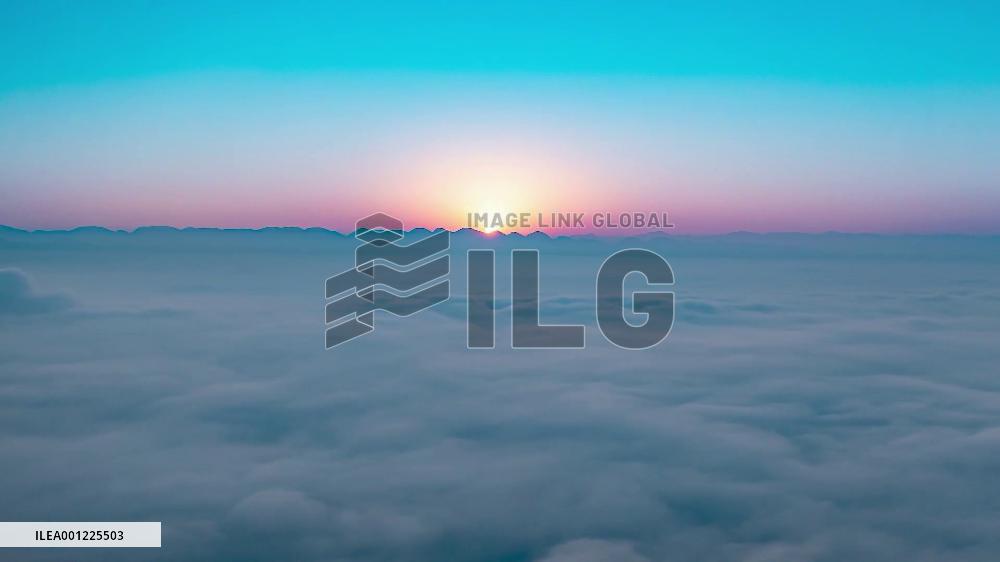 Stunning sunrise in China's Hubei