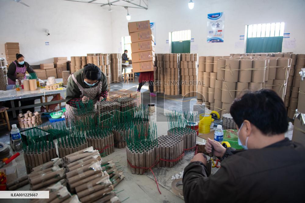 CHINA-HUNAN-LIUYANG-FIREWORKS-CHINESE LUNAR NEW YEAR (CN)