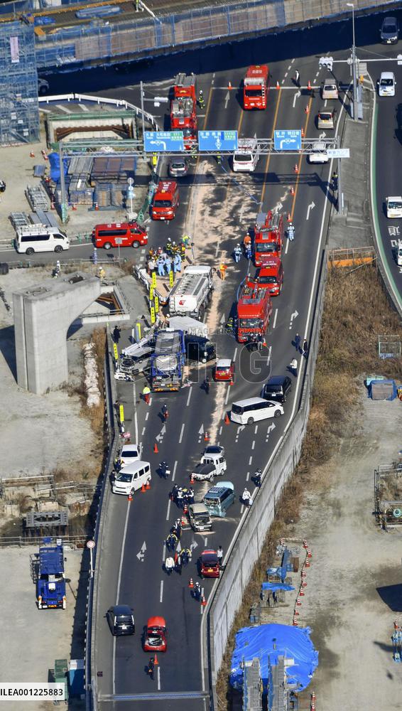 Expressway pileup in Nara Pref.