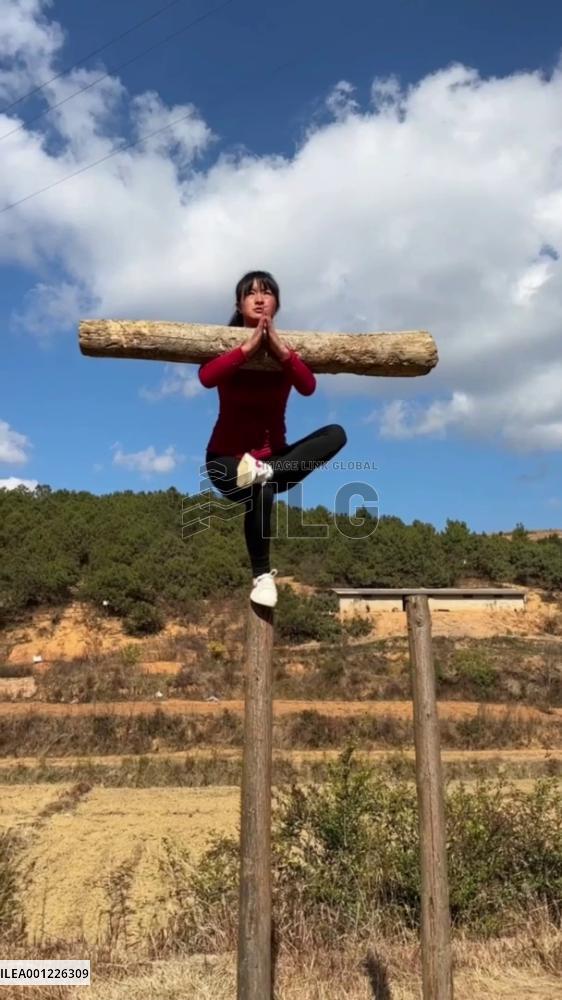 Chinese Kung Fu lady shows amazing skills in martial arts training