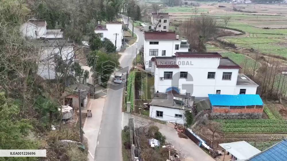 Mobile clinic in China's Anhui safeguards health of villagers