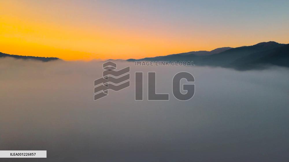 Stunning sea of clouds over ancient town in China's Yunnan