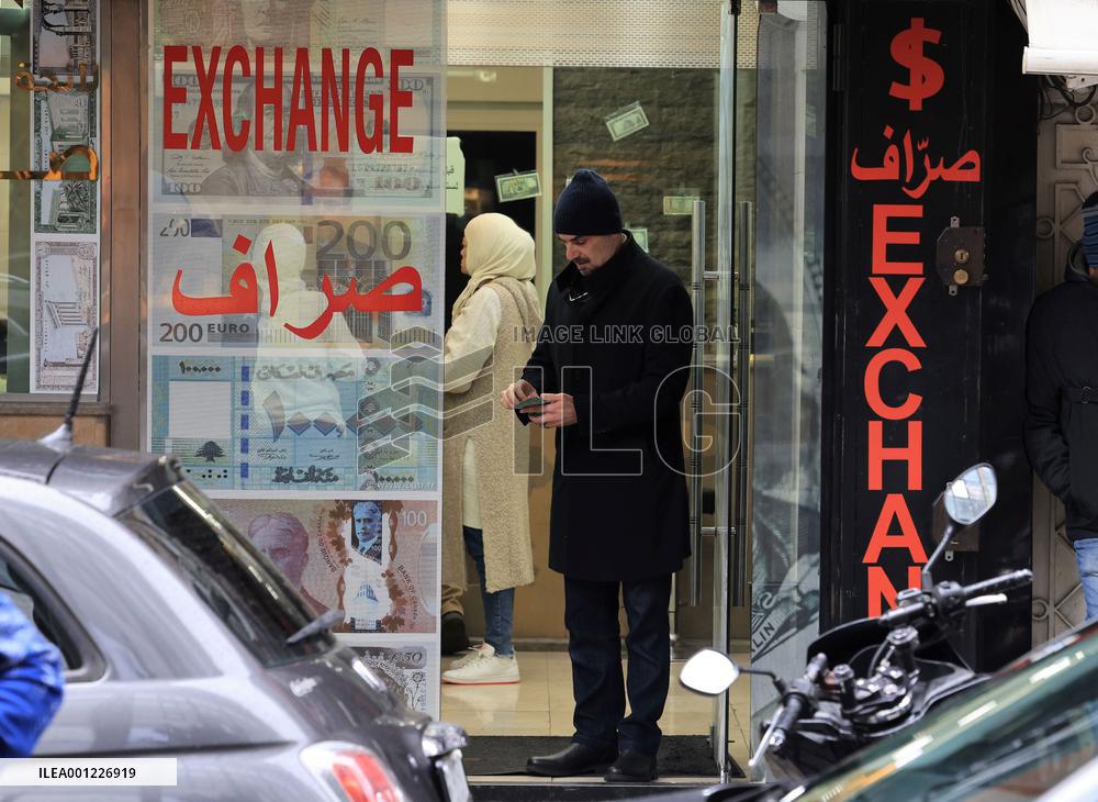 LEBANON-BEIRUT-LEBANESE POUND-TUMBLE