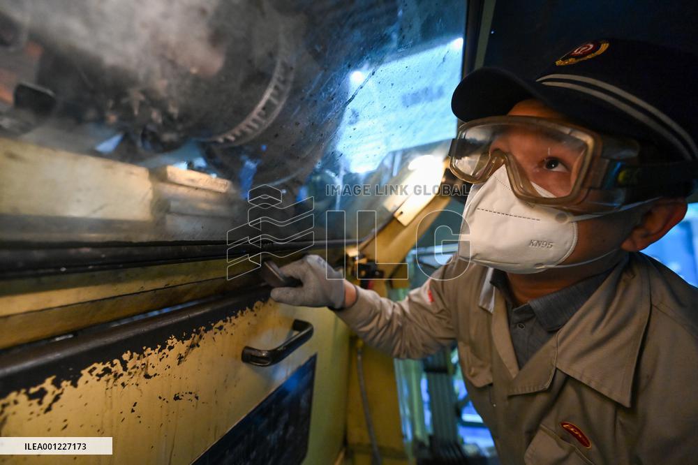 CHINA-XINJIANG-URUMQI-BULLET TRAIN-MAINTENANCE (CN)