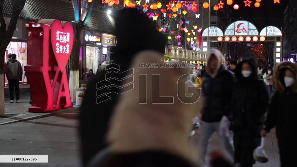 Night market regains hustle and bustle in China's Yan'an