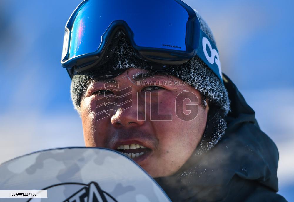 CHINA-INNER MONGOLIA-HULUN BUIR-SNOWBOARDING LOVER (CN)