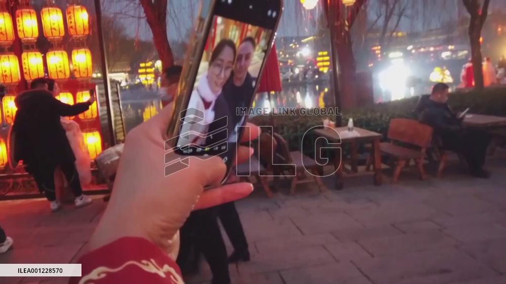 Soaking up Chinese New Year atmosphere in ancient town of China's Luoyang